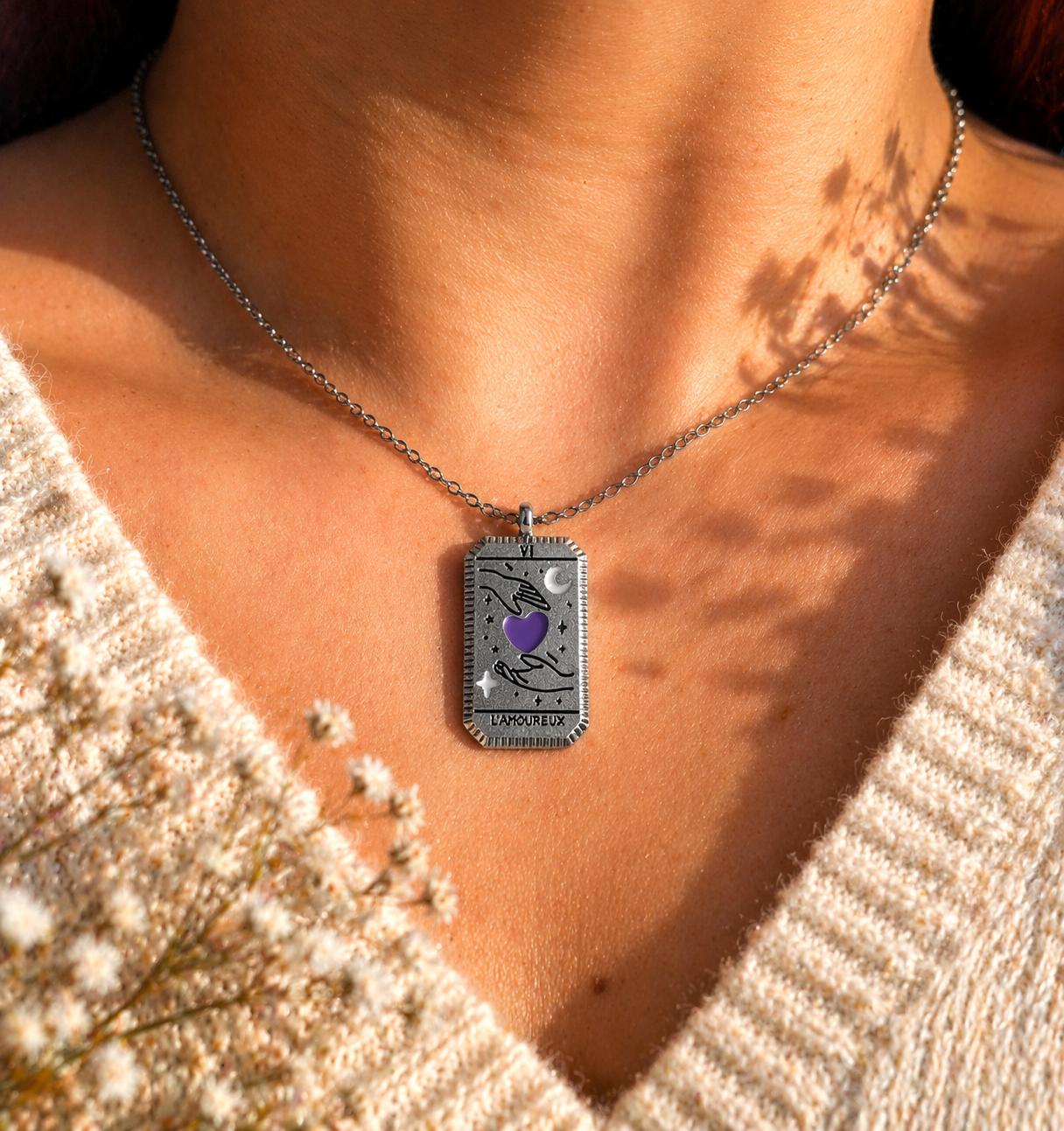 Tarotkarten Kette Die Liebenden – Silberfarbene Halskette mit Herz Anhänger – Spiritueller Modeschmuck Geschenkidee